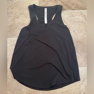 black lululemon tank
